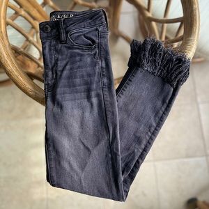 ♠️AMERICAN EAGLE JEANS♠️- jegging fringe bottoms - size 0